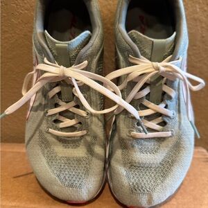 Altra Athletic Women's Shoes in Light Green and White Size 9